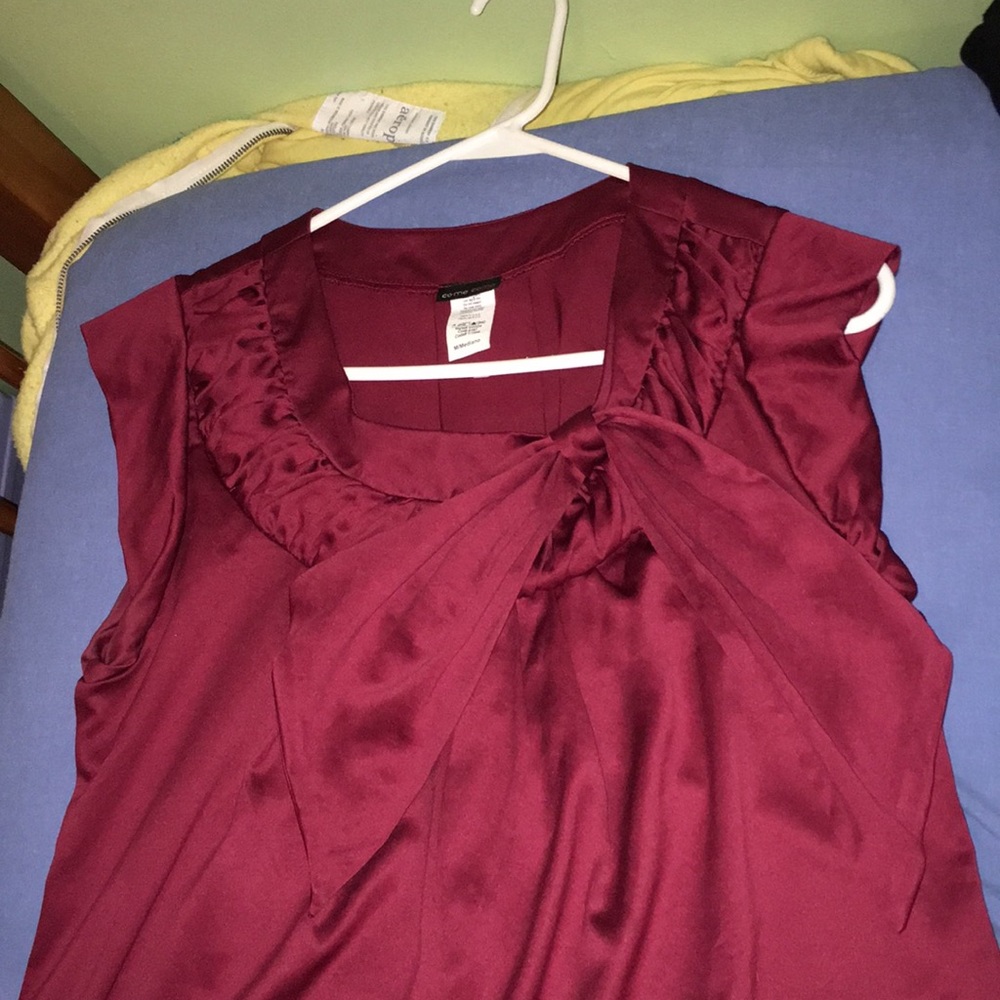 Dark red dress, with bow